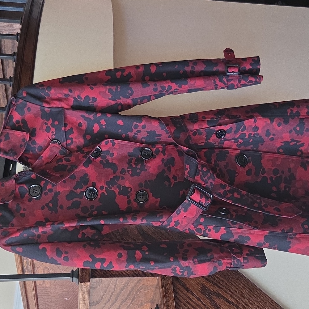 Burberry Red and Black Camo Trench Coat Limited Edition - Picture 4 of 15